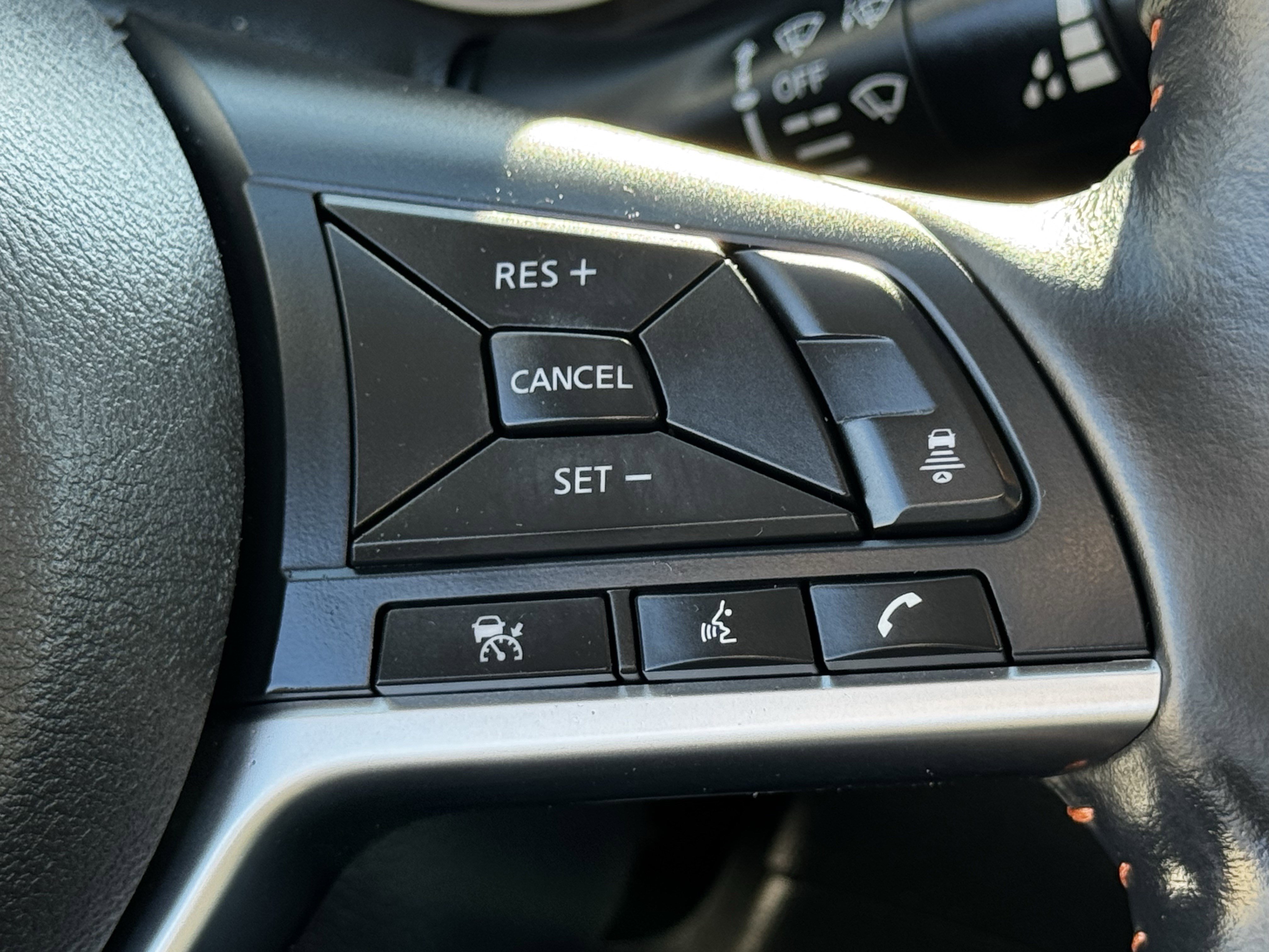 Used 2025 Nissan Sentra SR w/ SR Premium Package image 25