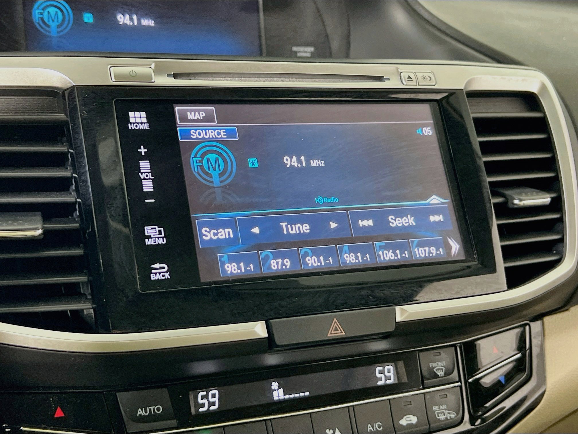Used 2017 Honda Accord Touring image 14