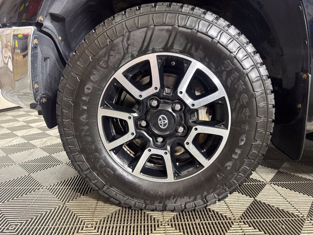 Used 2018 Toyota Tundra Limited w/ Limited Premium Package AWD/4WD image 10