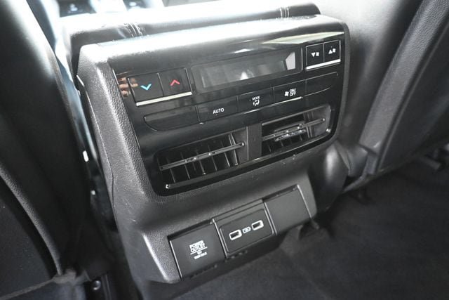 Used 2023 Acura MDX w/ Technology Package AWD/4WD image 27