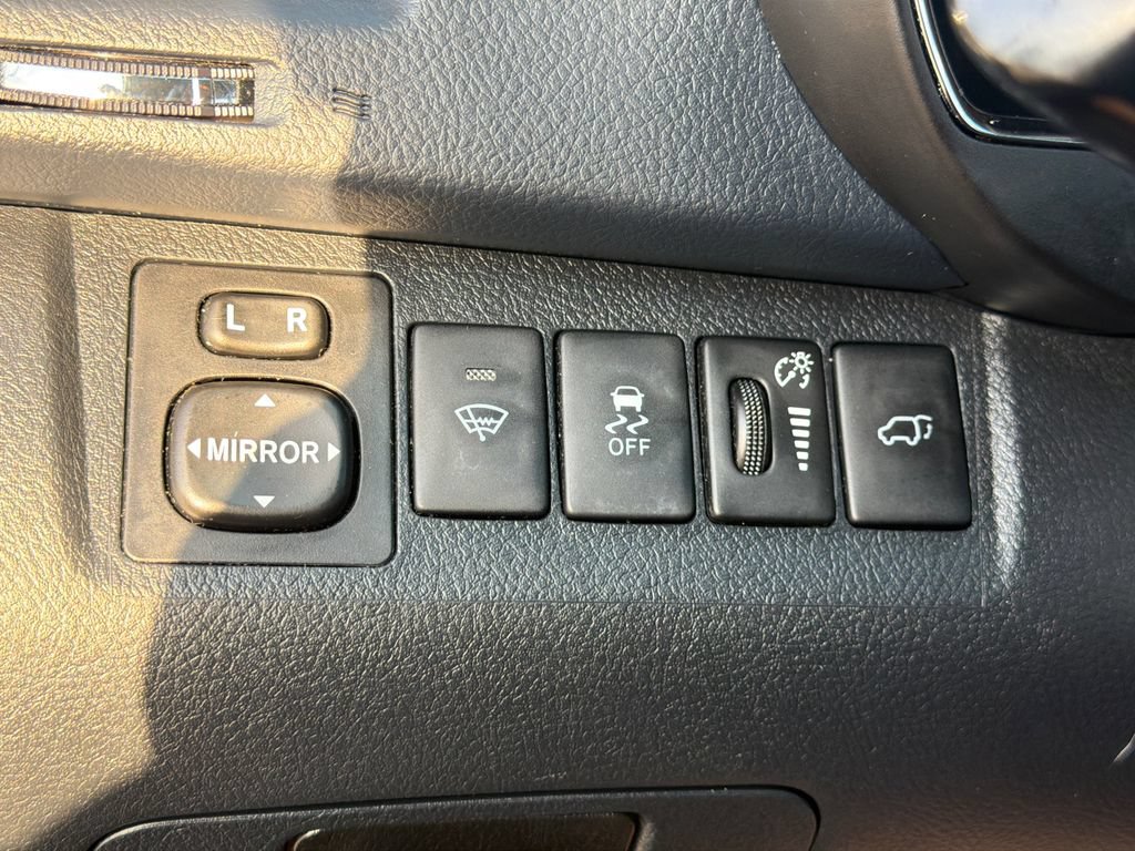 Used 2013 Toyota Highlander Limited FWD image 30