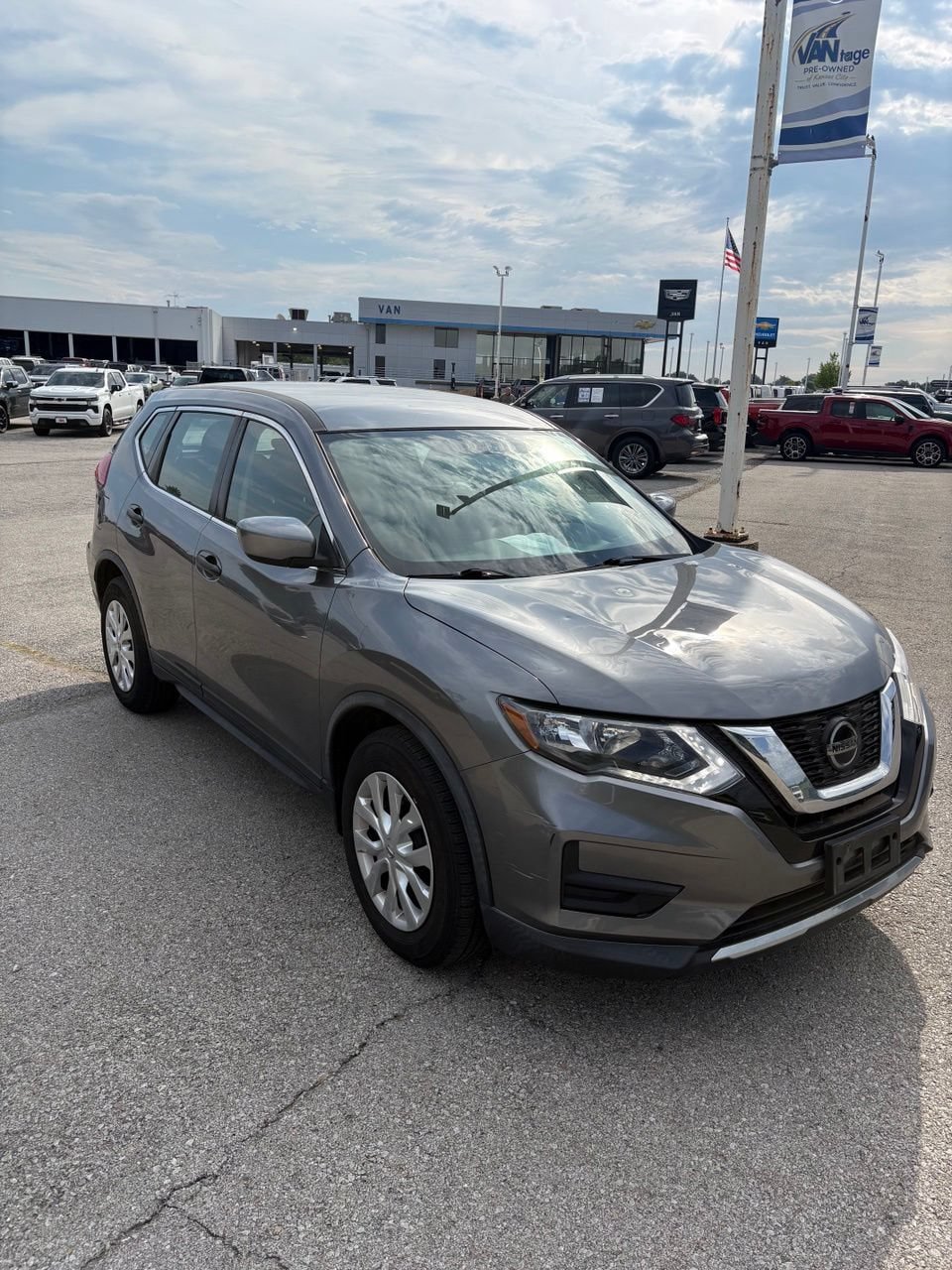 Used 2018 Nissan Rogue S FWD image 3