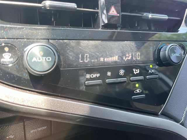 Used 2023 Toyota Camry SE w/ Convenience Package FWD image 39