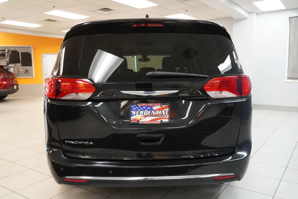 Used 2019 Chrysler Pacifica Touring-L FWD image 10
