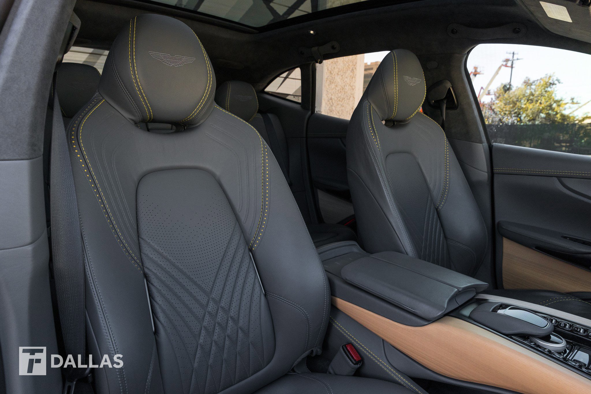 Used 2021 Aston Martin DBX image 41