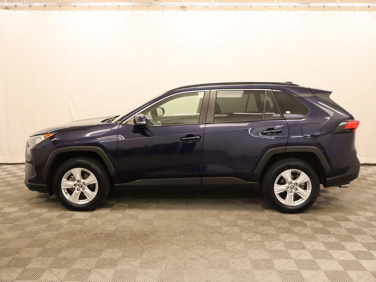 Used 2021 Toyota RAV4 XLE image 2