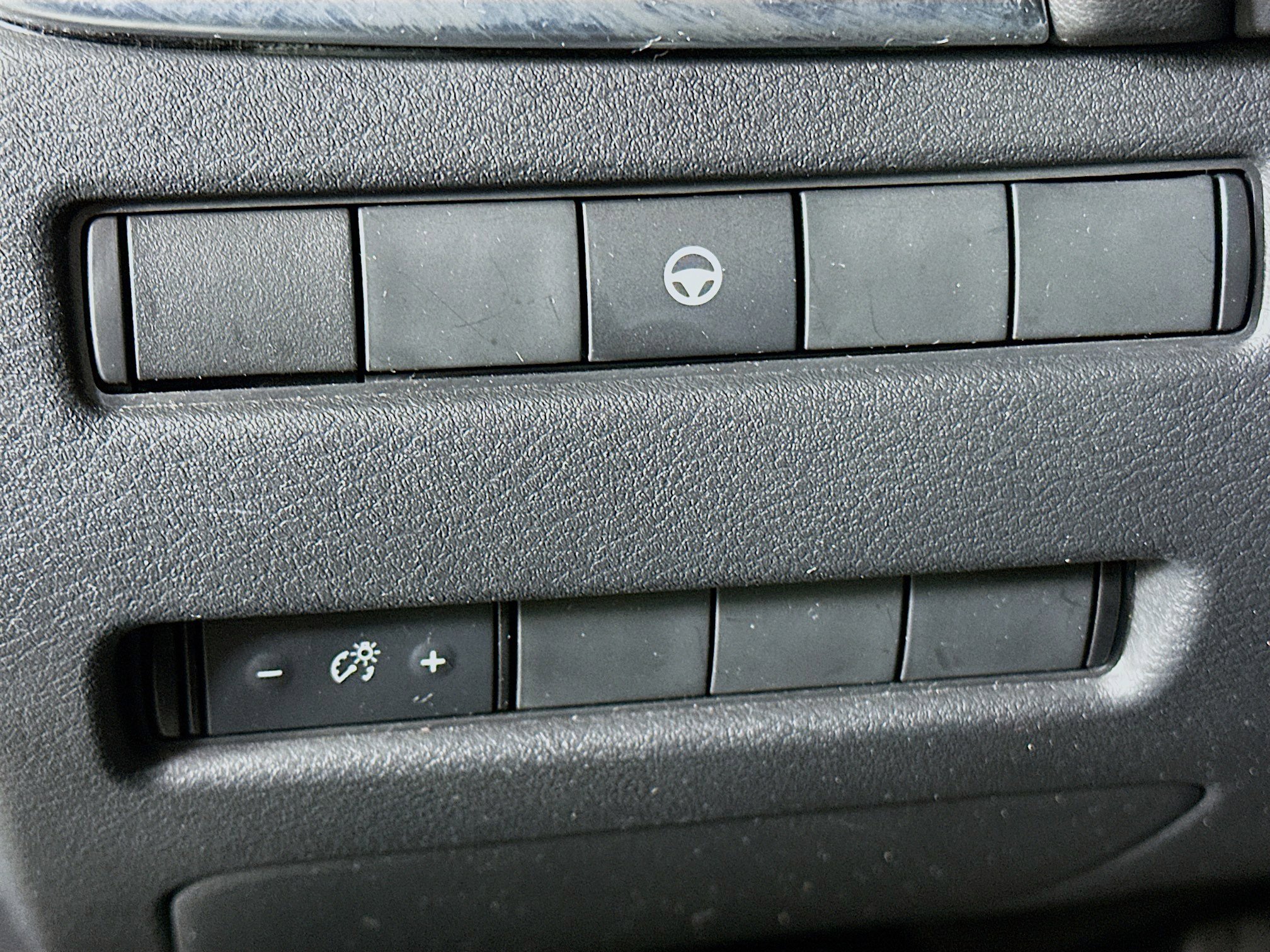 Used 2023 Nissan Rogue SV FWD image 17