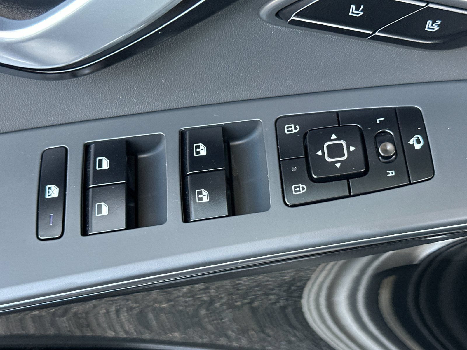 Certified 2023 Kia Niro SX Touring FWD image 14