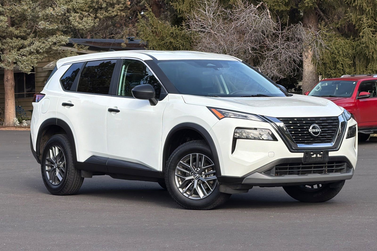 Used 2023 Nissan Rogue S image 2