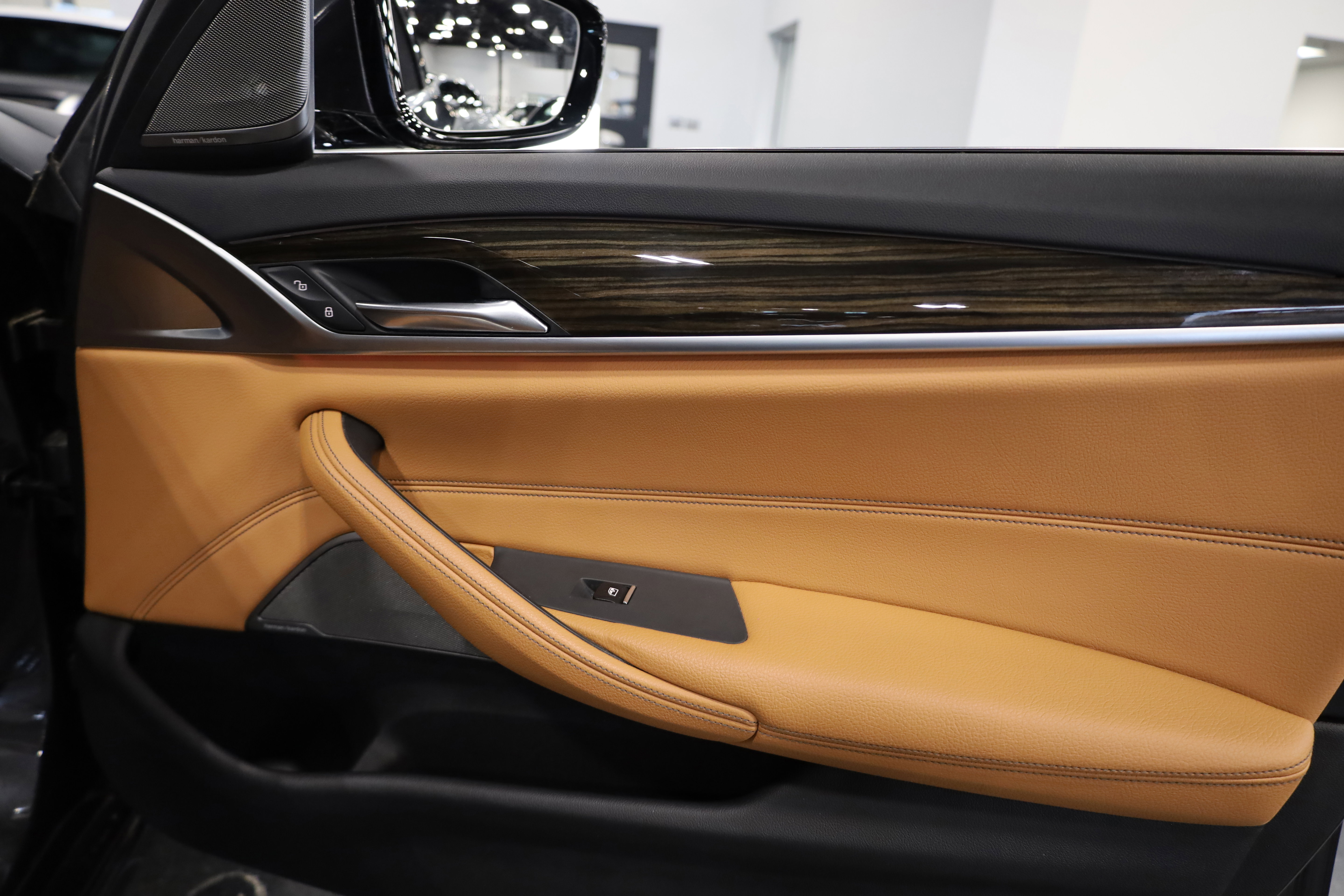 Used 2019 BMW 540i xDrive w/ Convenience Package image 39