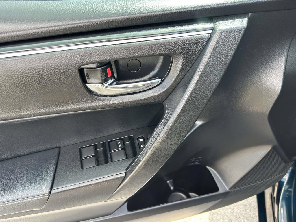Used 2018 Toyota Corolla XLE FWD image 19
