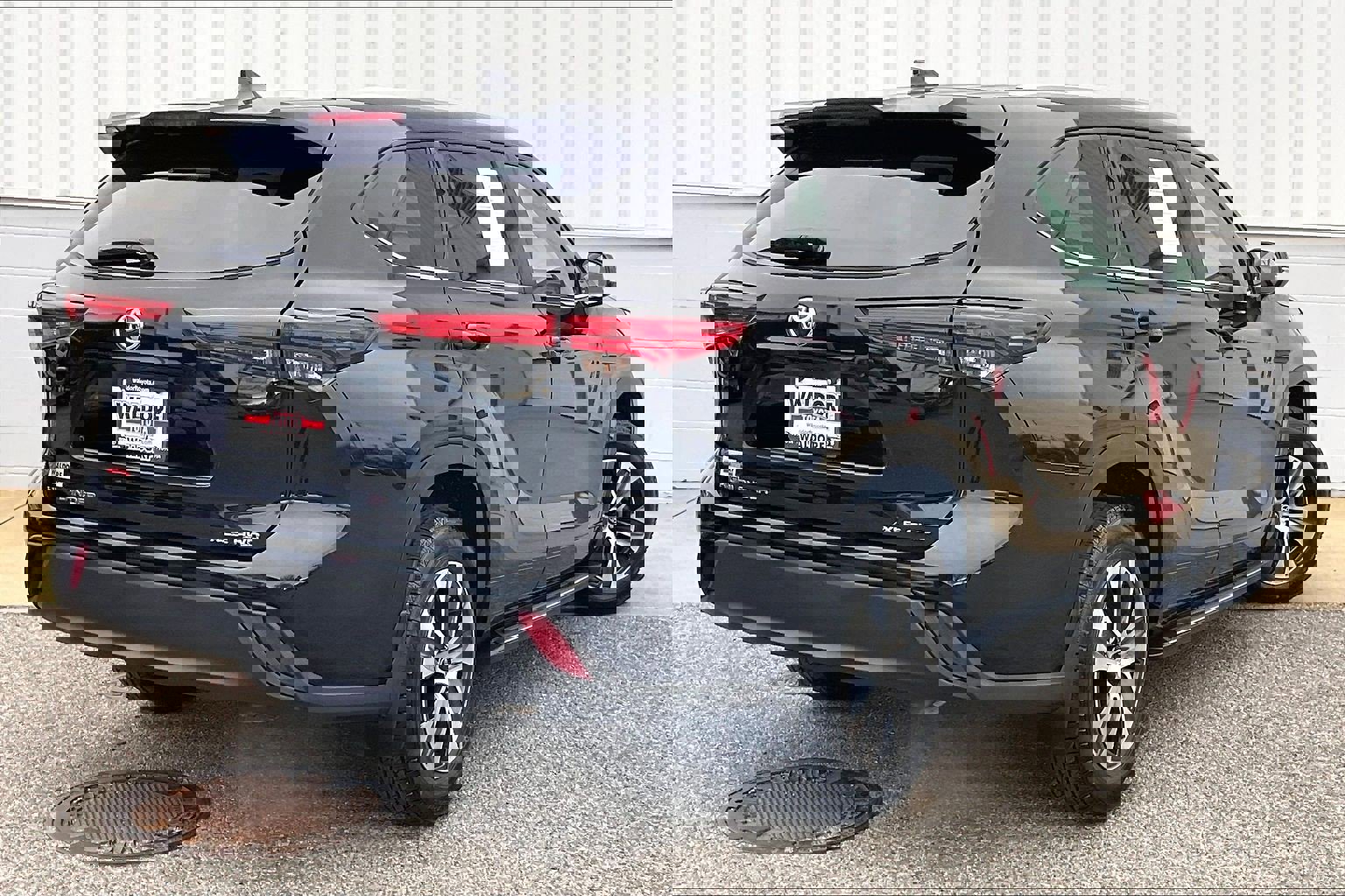 Used 2023 Toyota Highlander XLE image 17