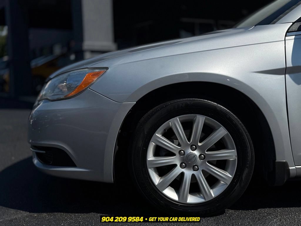 Used 2012 Chrysler 200 Touring FWD image 11