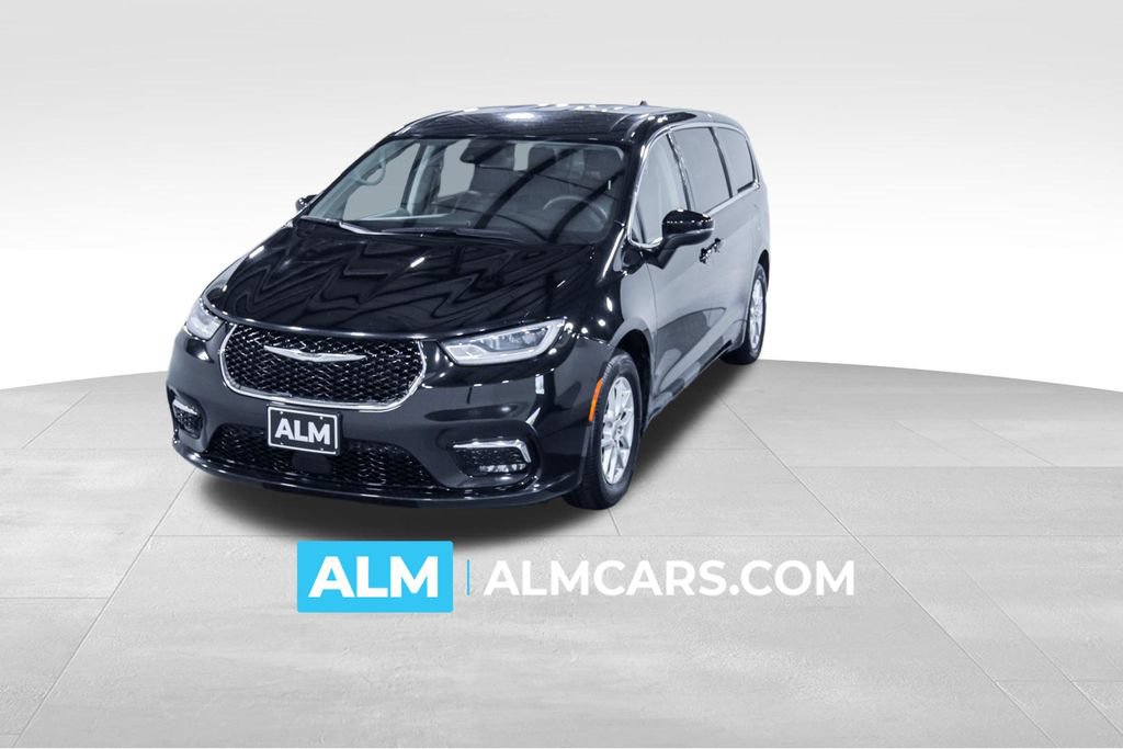 Used 2023 Chrysler Pacifica Touring-L FWD image 1