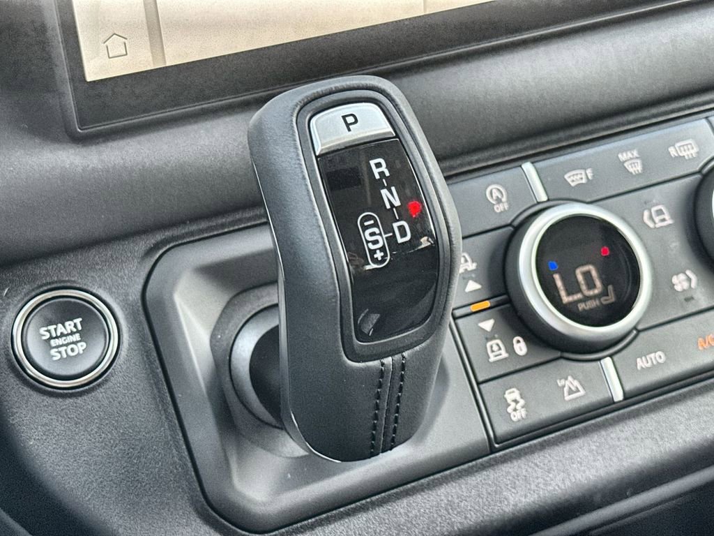 Used 2025 Land Rover Defender 110 S image 21