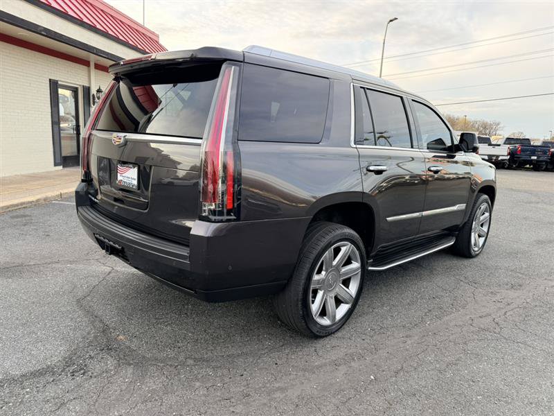 Used 2017 Cadillac Escalade Luxury AWD/4WD image 5