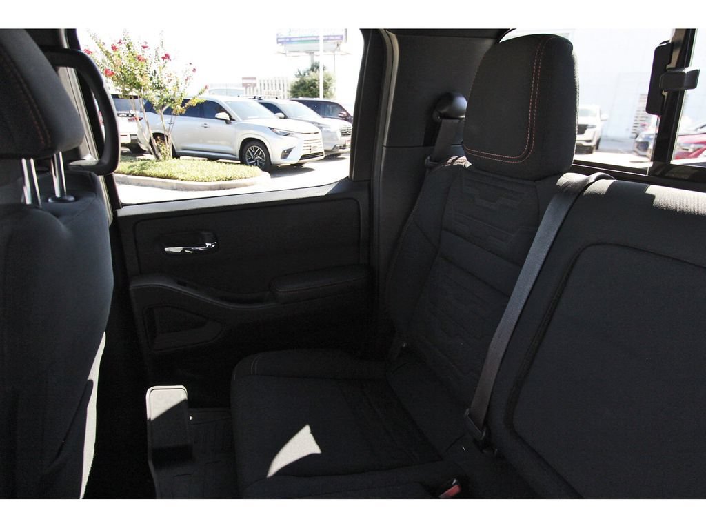 Used 2025 Nissan Frontier Pro-X RWD image 11