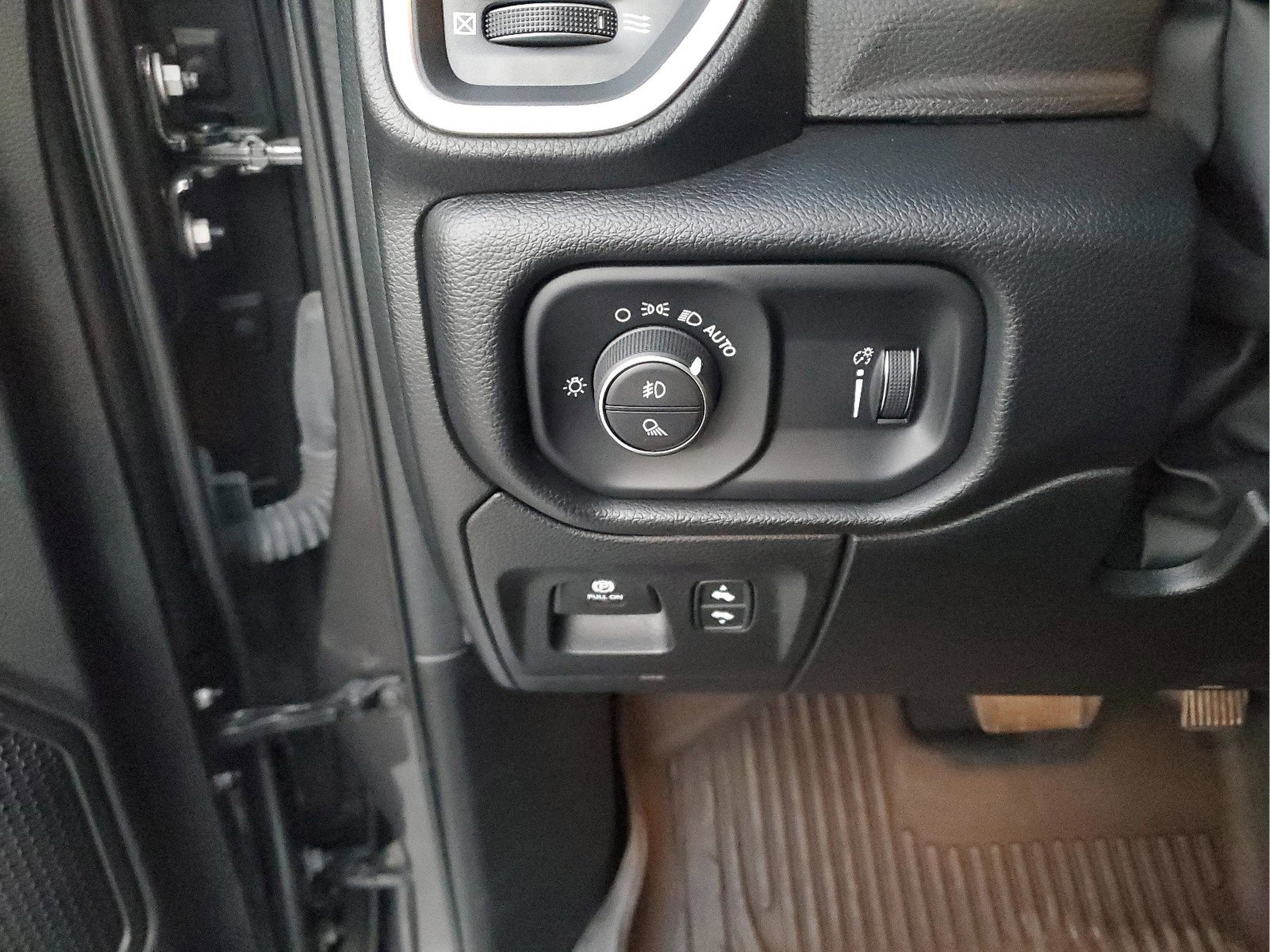 Certified 2022 RAM 1500 Big Horn image 33