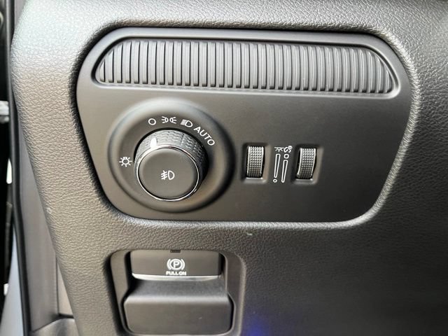 Used 2025 Jeep Wagoneer 4WD image 17