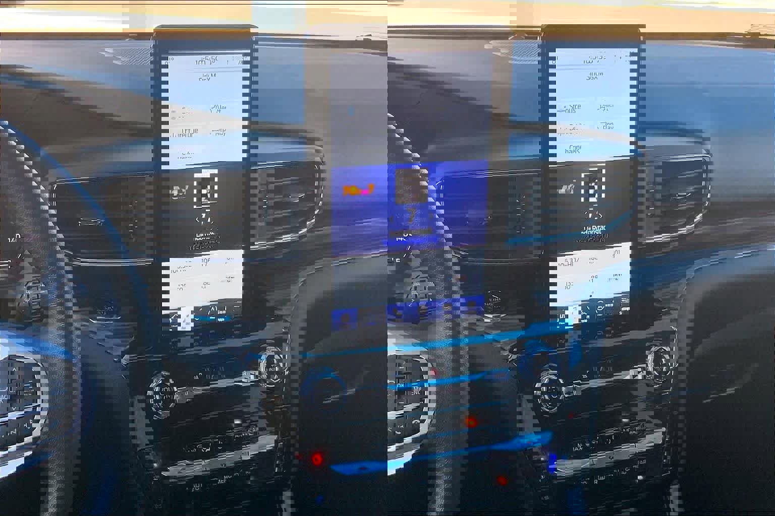 Used 2023 Ford Explorer Limited w/ Limited Technology Package image 6