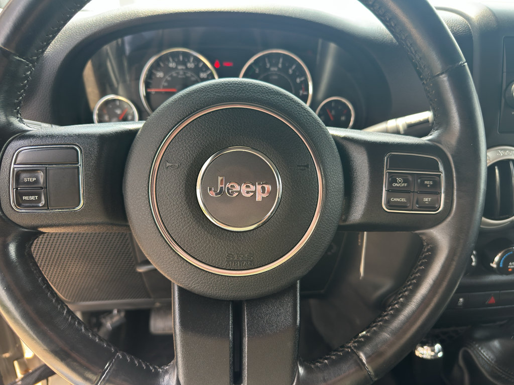 Used 2017 Jeep Wrangler Rubicon w/ Power Convenience Group AWD/4WD image 3