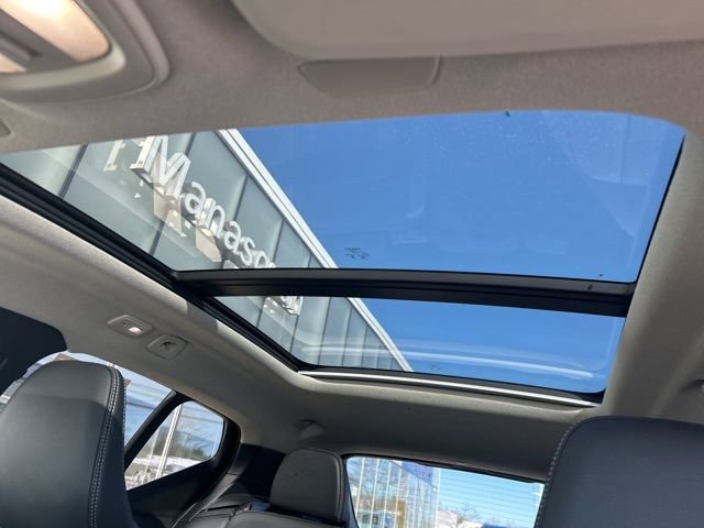 Certified 2025 Volvo XC40 B5 Plus image 26