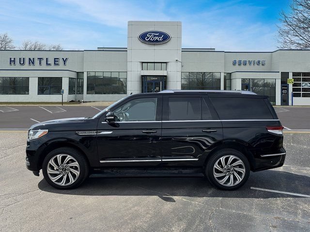 Used 2022 Lincoln Navigator Reserve AWD/4WD image 6