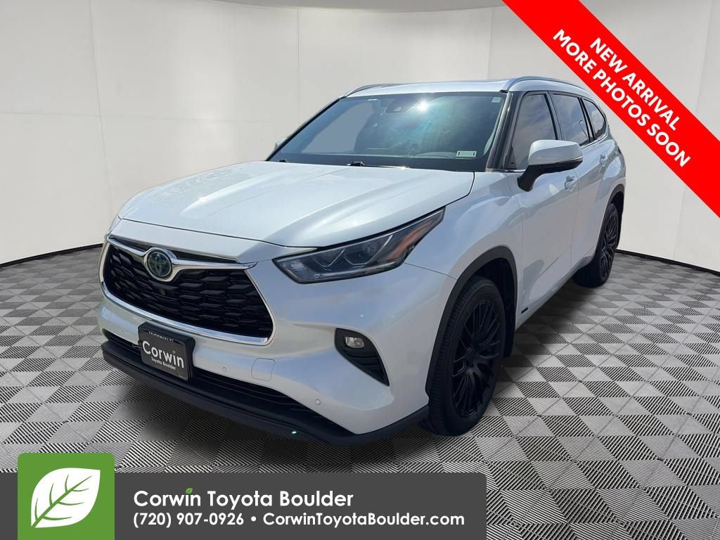 Used 2022 Toyota Highlander Limited AWD/4WD image 3