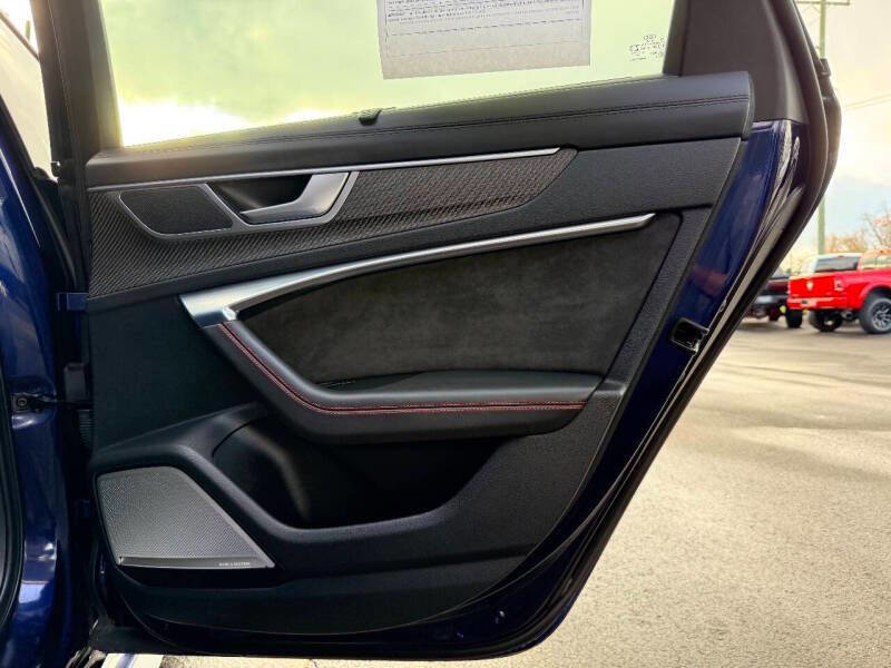 Used 2021 Audi RS 6 w/ Executive Package image 34