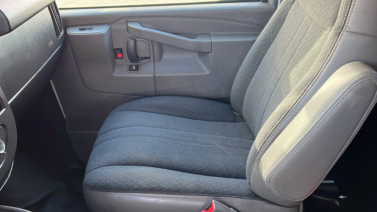 Certified 2022 Chevrolet Express 2500 w/ Driver Convenience Package image 21