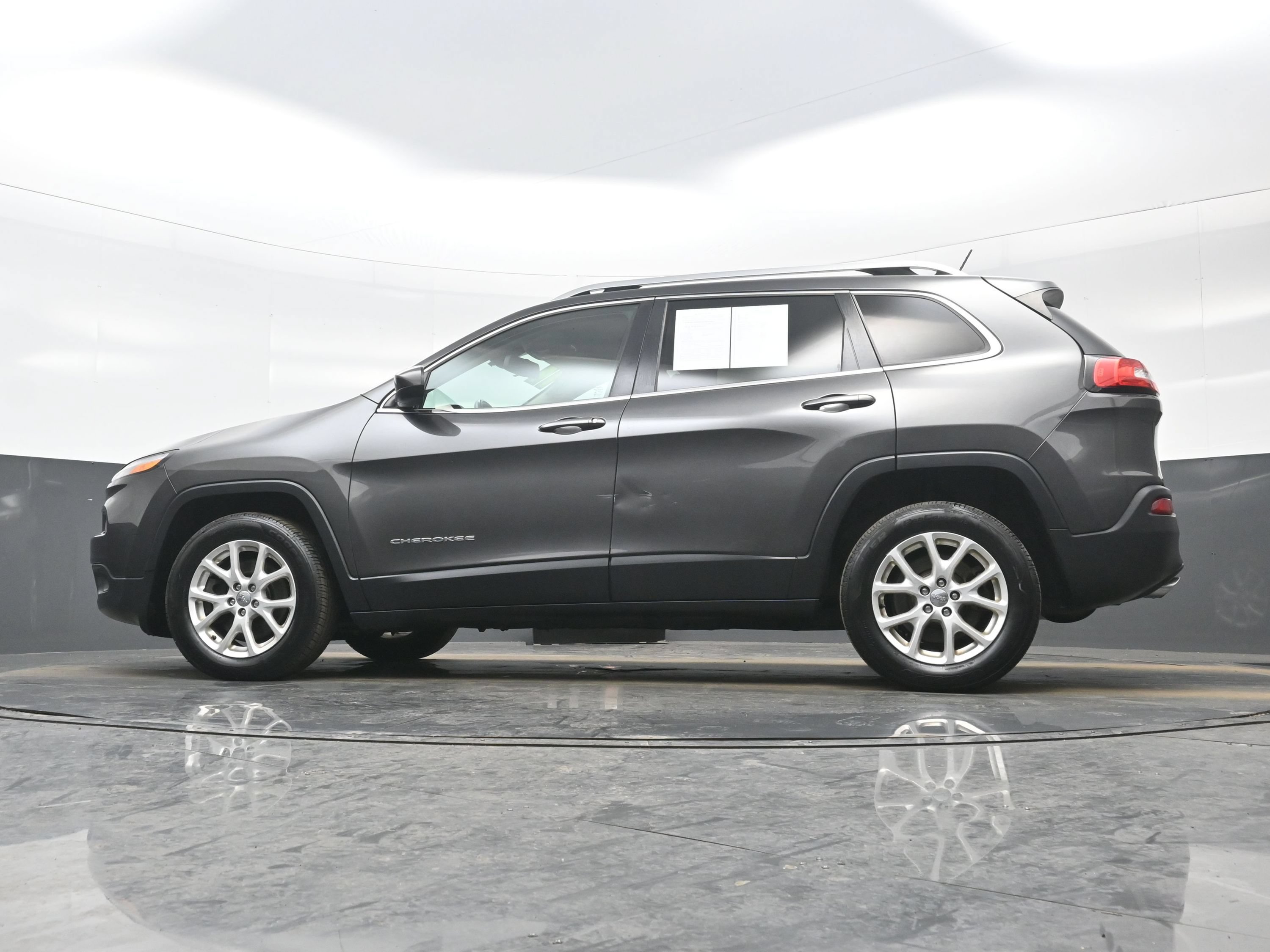 Used 2014 Jeep Cherokee Latitude FWD image 27