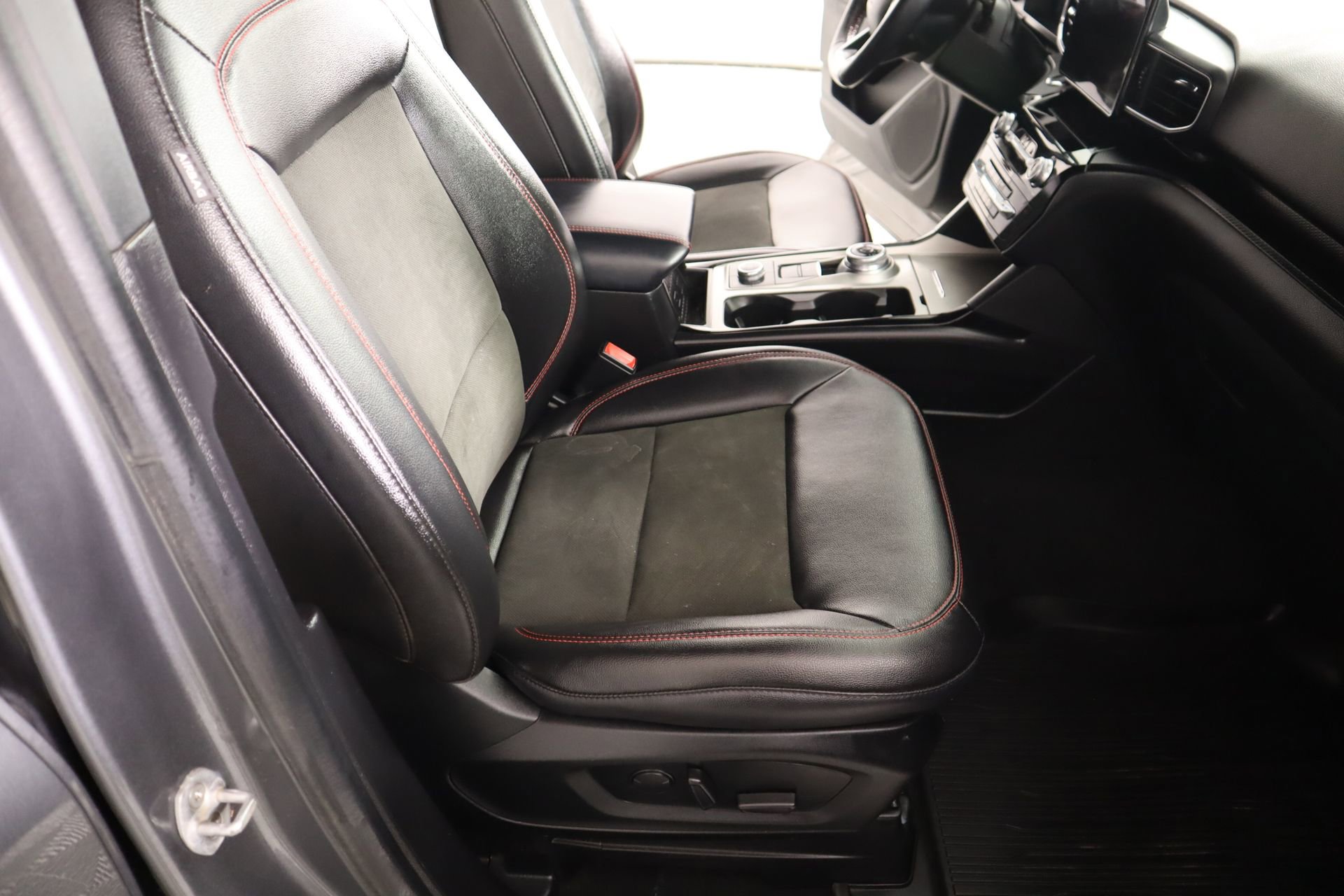 Used 2022 Ford Explorer ST-Line AWD/4WD image 15