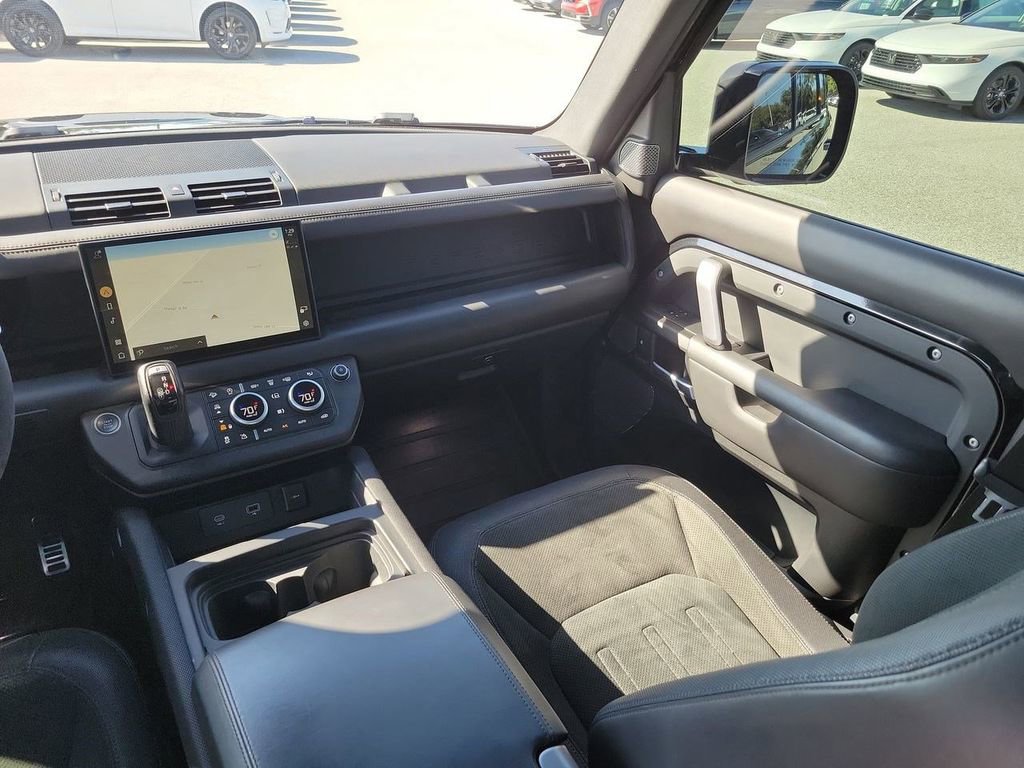Used 2022 Land Rover Defender 110 V8 image 3
