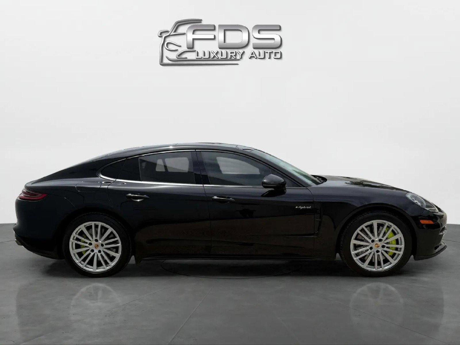 Used 2018 Porsche Panamera 4 image 5