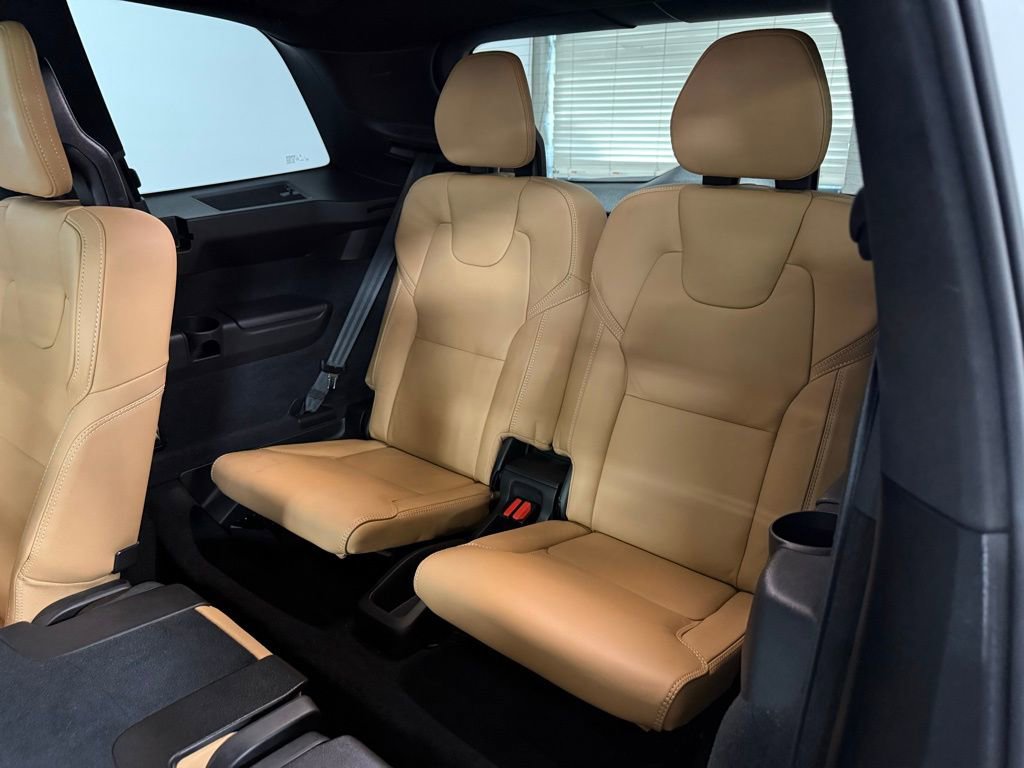 Used 2022 Volvo XC90 T8 Inscription w/ Lounge Package image 21