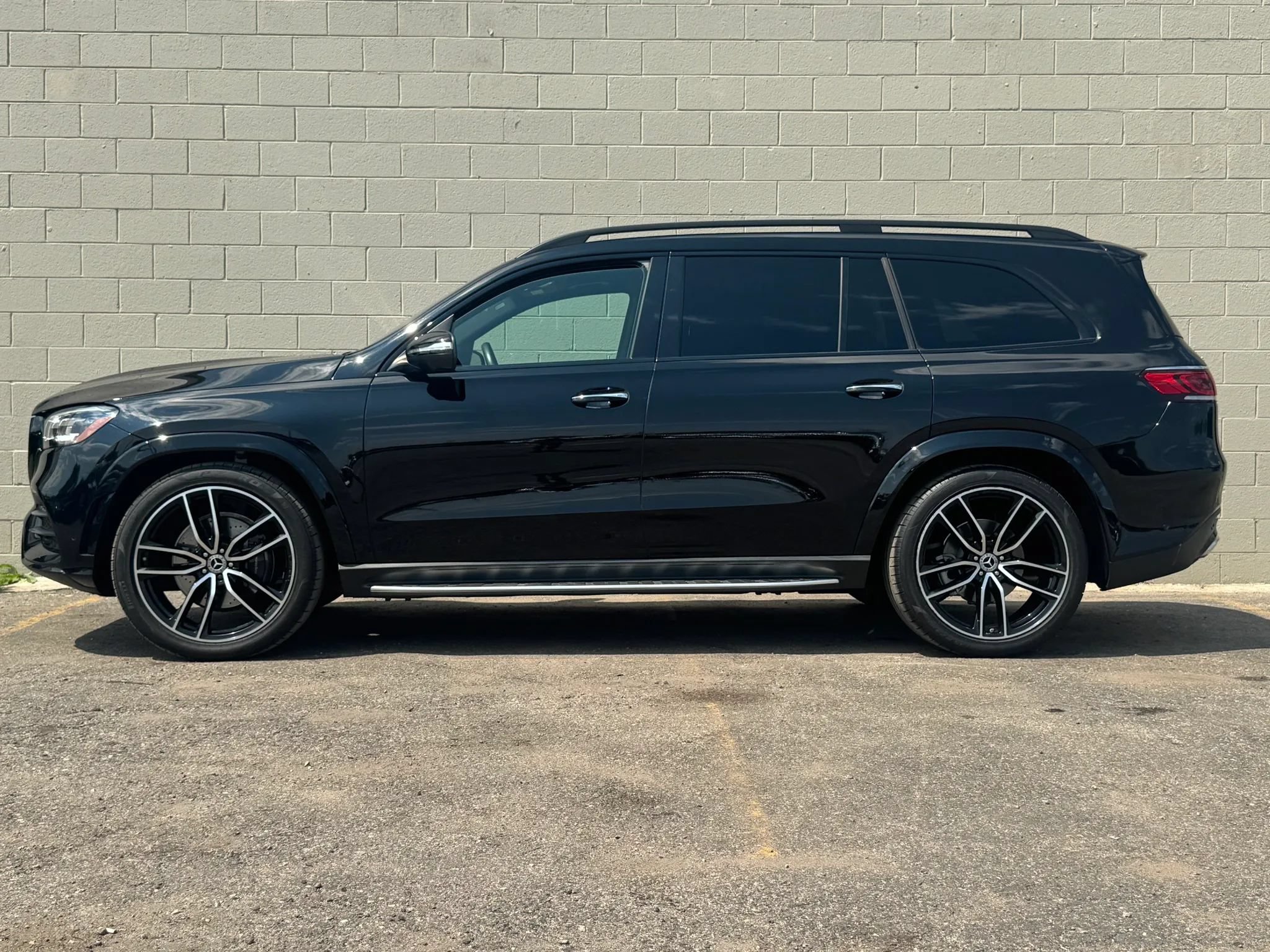 Used 2023 Mercedes-Benz GLS 580 4MATIC image 4