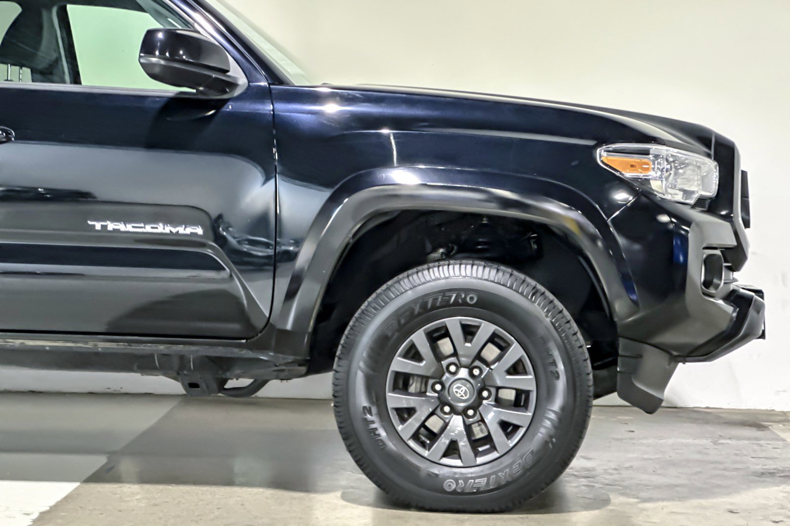 Used 2021 Toyota Tacoma SR5 AWD/4WD image 32