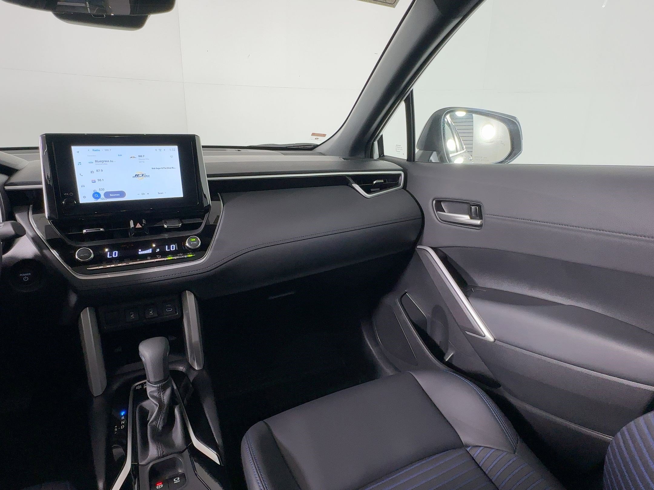 Used 2025 Toyota Corolla Cross AWD Hybrid image 27