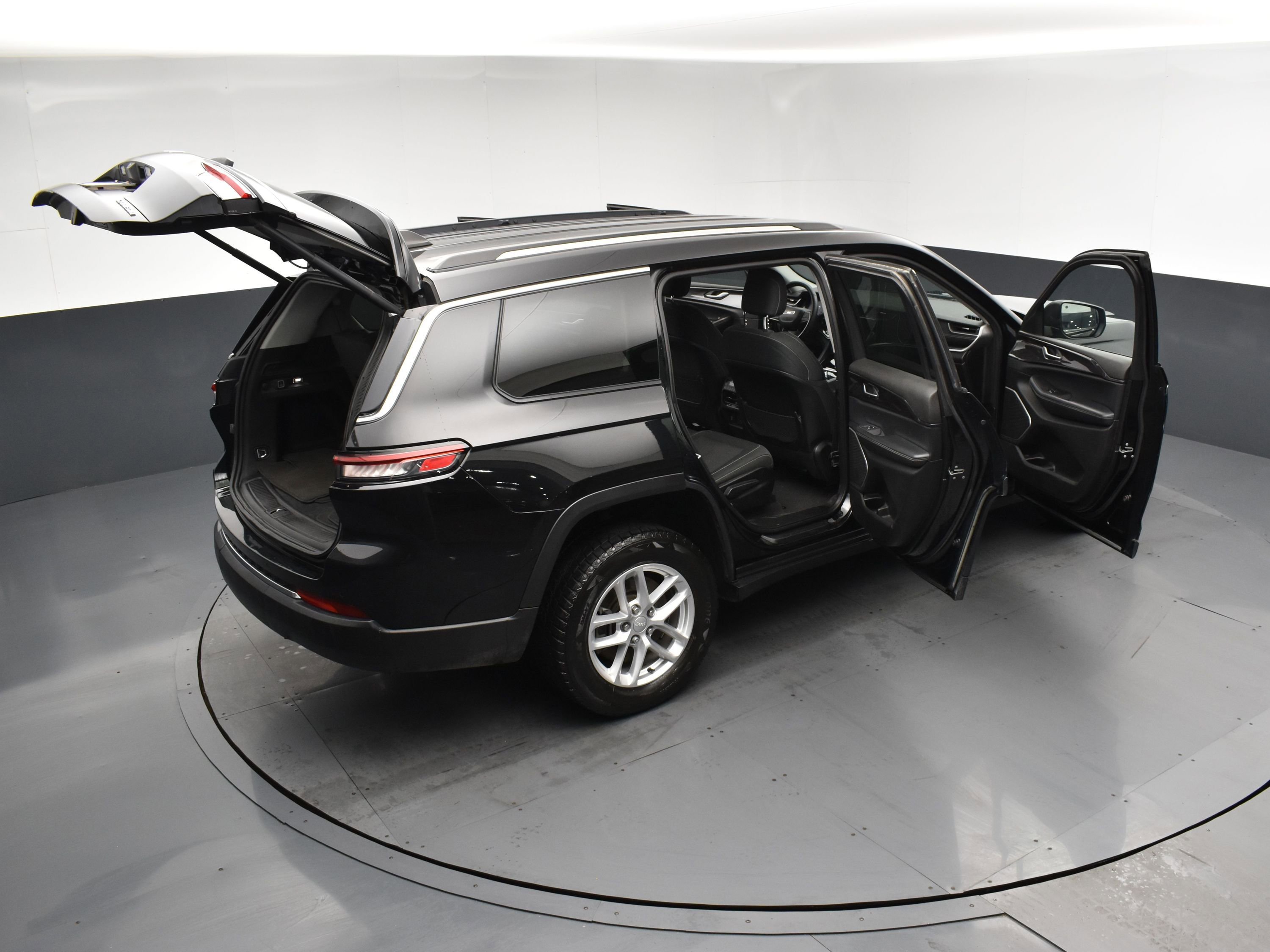 Used 2022 Jeep Grand Cherokee L Laredo w/ Luxury Tech Group I image 30