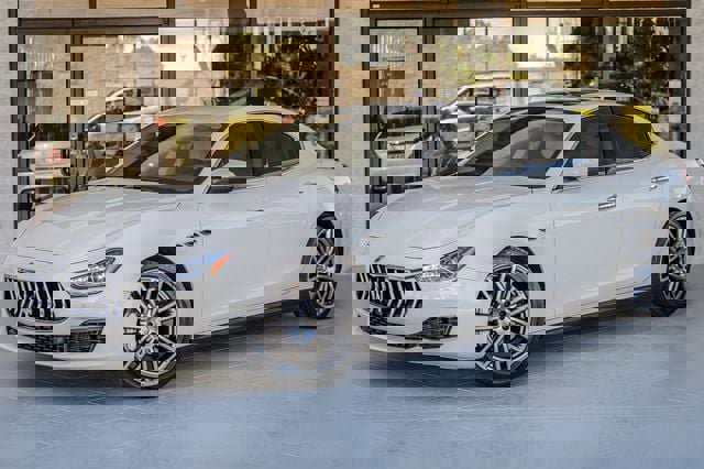 Used 2018 Maserati Ghibli image 2