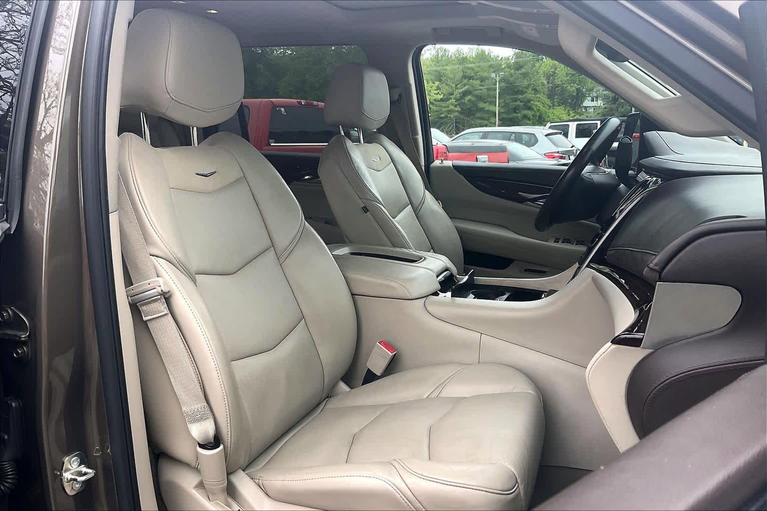 Used 2015 Cadillac Escalade ESV Luxury AWD/4WD image 8