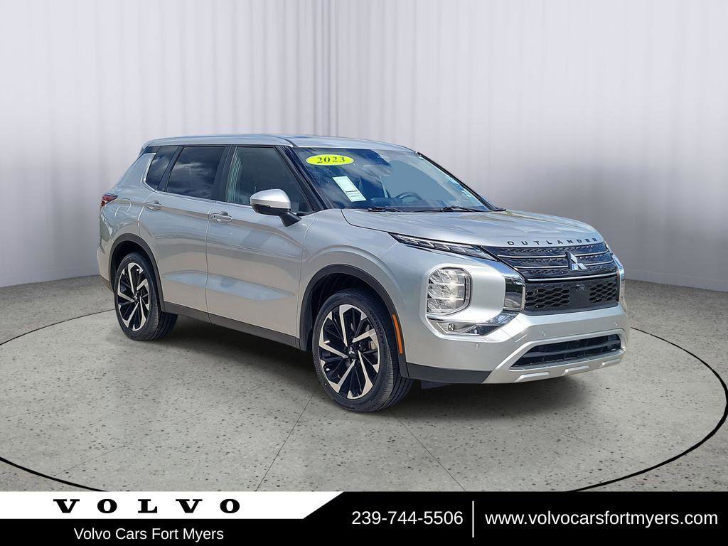 Used 2023 Mitsubishi Outlander SE image 1
