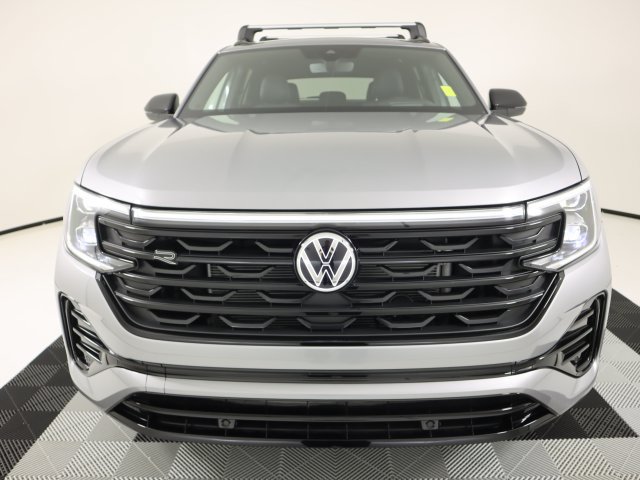 Used 2026 Volkswagen Atlas Cross Sport SEL R-Line AWD/4WD image 8