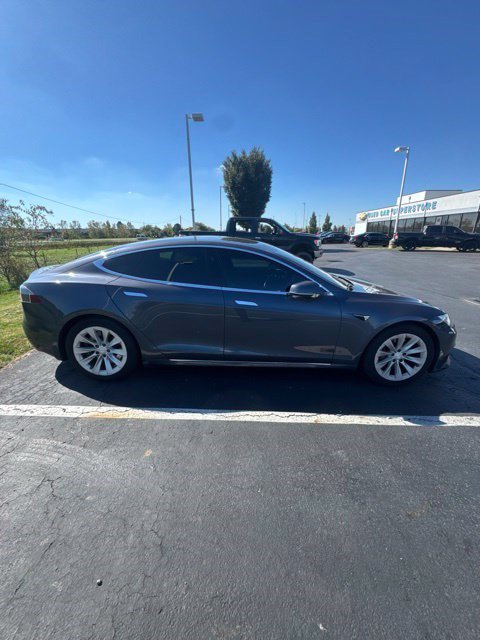 Used 2017 Tesla Model S 60 RWD image 4