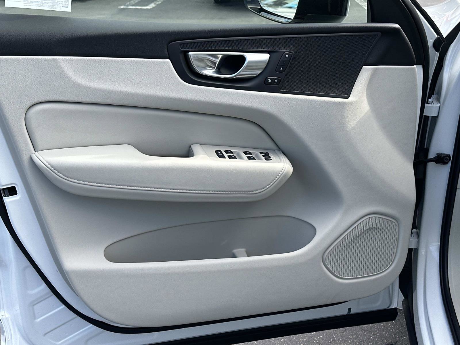 Certified 2025 Volvo XC60 T8 Plus w/ Protection Package Premier image 15