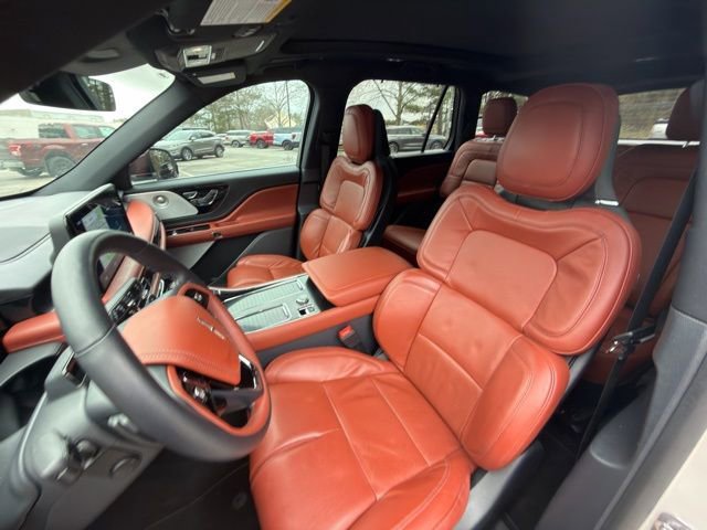 Used 2025 Lincoln Aviator Reserve w/ Equipment Group 201A image 17