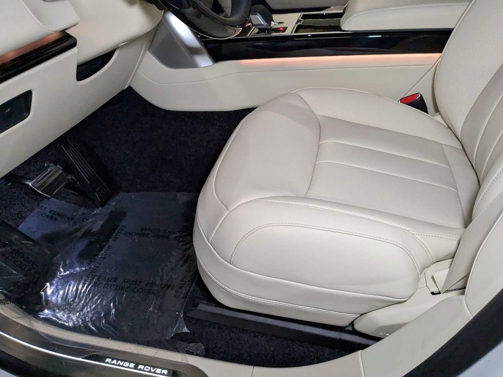 New 2025 Land Rover Range Rover SE image 4