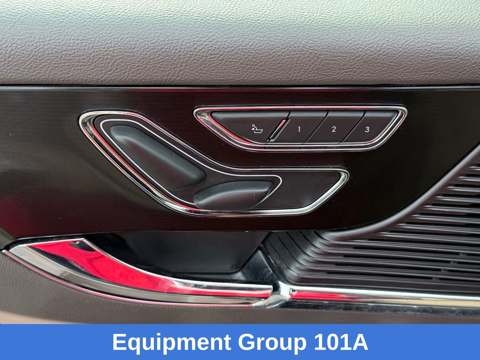 Used 2022 Lincoln Corsair AWD w/ Premium Package image 18