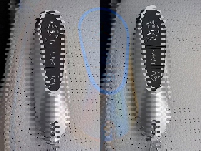 Used 2025 Mercedes-Benz C 300 Sedan image 28