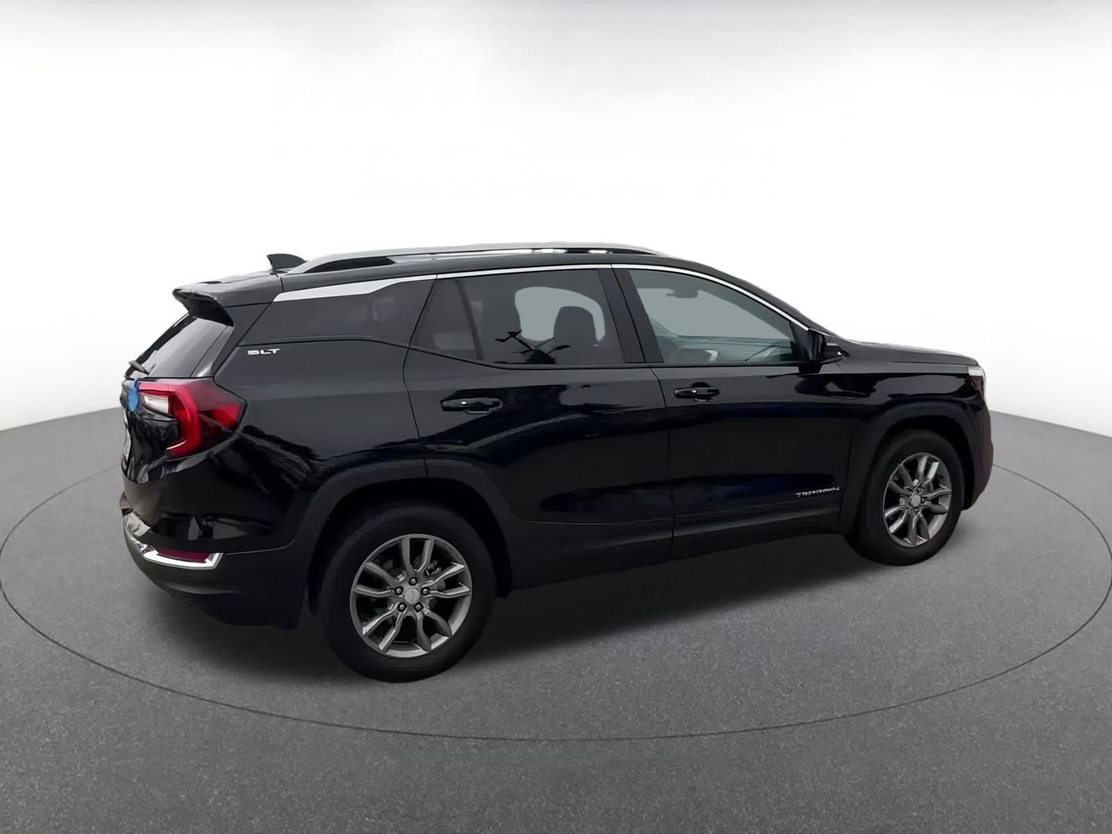 Used 2024 GMC Terrain SLT image 14